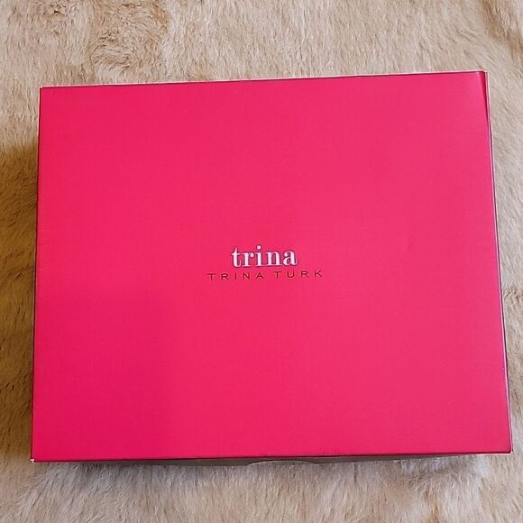 TRINA TURK TRAVEL ACCESSORY SET, PASSPORT COVER AND LUGGAGE TAG - NEW - Picture 9 of 10